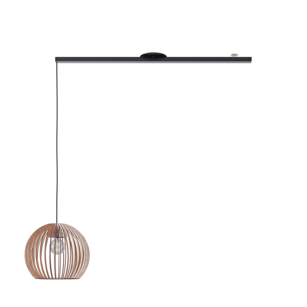 Zdjęcie produktu Lightswing Pojedyncza czarna z drewnianą lampą wiszącą.